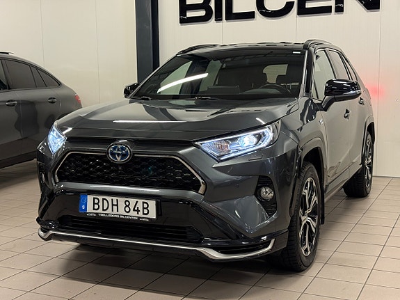 Toyota RAV4 Plug-in Hybrid 4 of 5