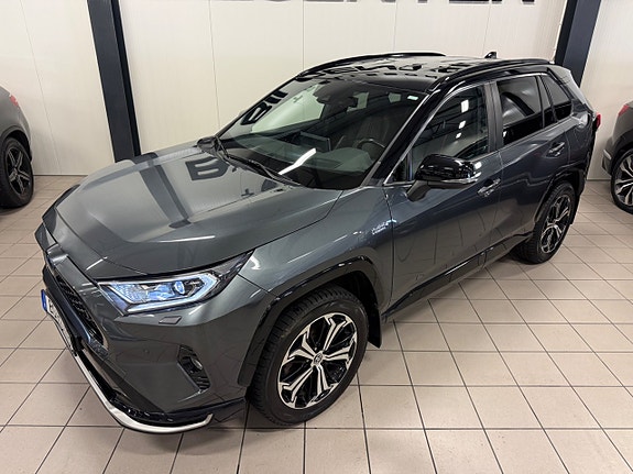 Toyota RAV4 Plug-in Hybrid 2 of 5