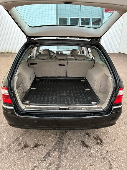 Mercedes-Benz E240 5 of 5