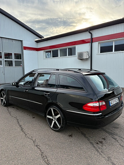 Mercedes-Benz E240 3 of 5