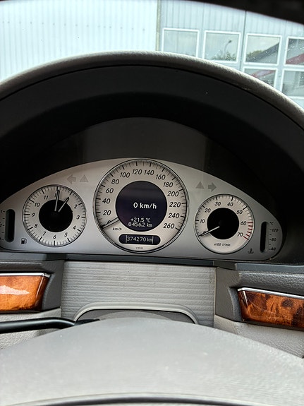 Mercedes-Benz E240 6 of 6