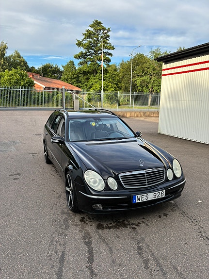 Mercedes-Benz E240 2 of 5
