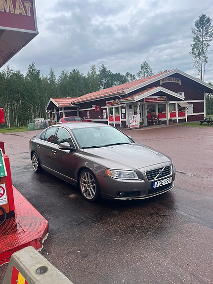 Volvo S80 3 of 4
