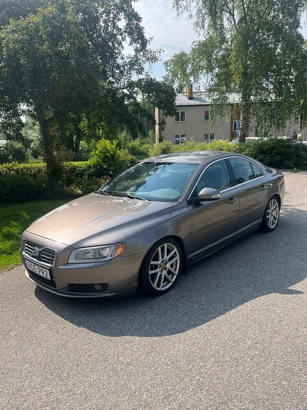 Volvo S80 2 of 4