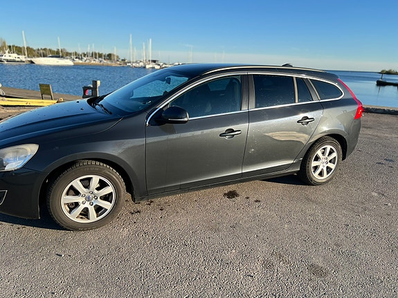 Volvo V60 4 of 5