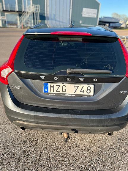 Volvo V60 3 of 5