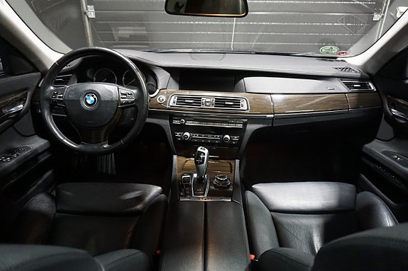 BMW 730 12 of 25