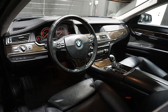 BMW 730 13 of 25