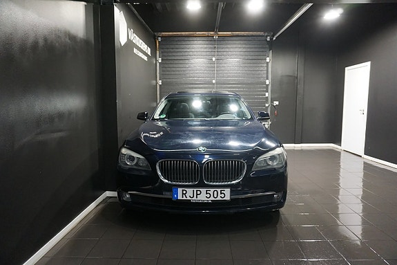 BMW 730 2 of 5