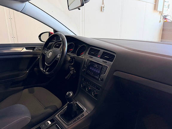 Volkswagen Golf VII 9 of 18