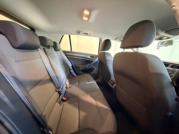 Volkswagen Golf VII 7 of 18