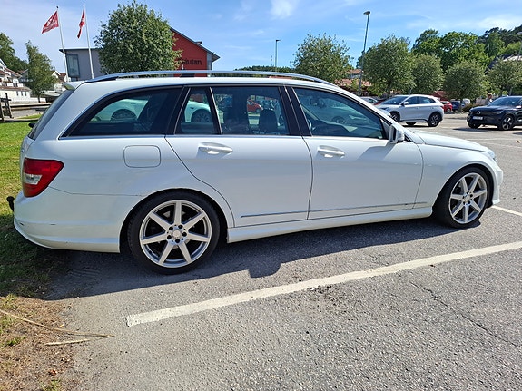 Mercedes-Benz C200 3 of 5
