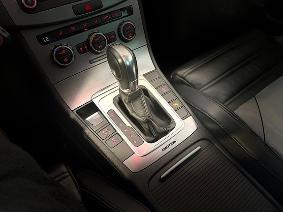 Volkswagen Passat 16 of 23