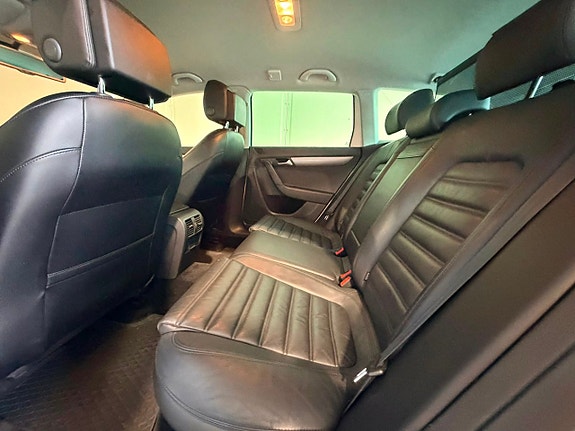 Volkswagen Passat 14 of 23