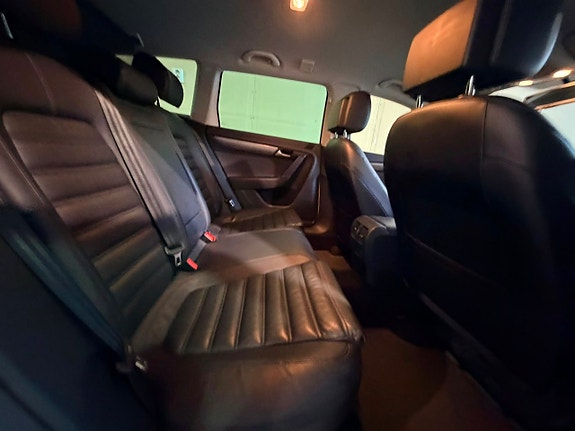 Volkswagen Passat 8 of 23