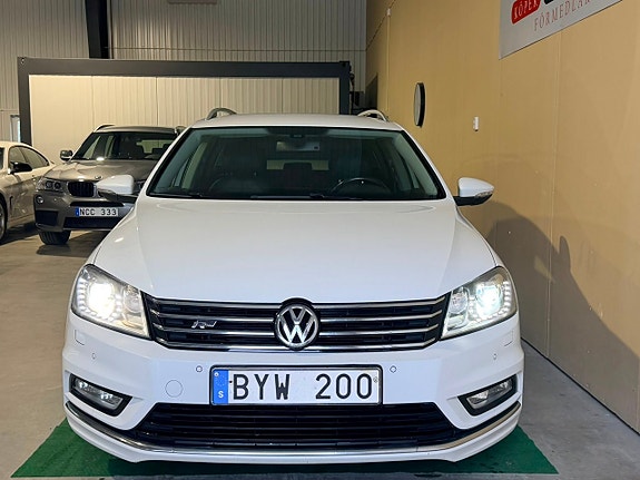 Volkswagen Passat 3 of 23