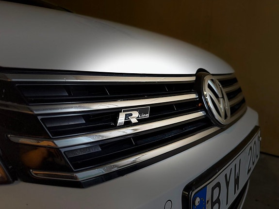 Volkswagen Passat 2 of 23