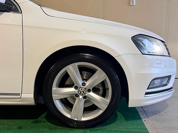 Volkswagen Passat 4 of 23
