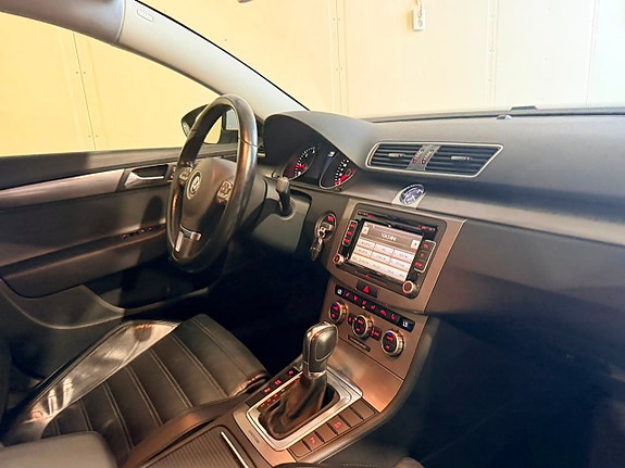 Volkswagen Passat 11 of 23