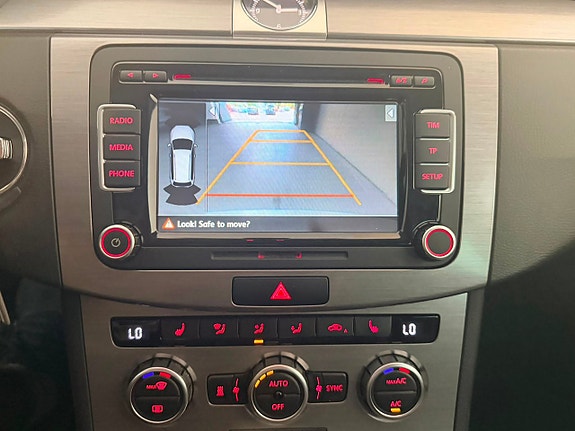 Volkswagen Passat 17 of 23