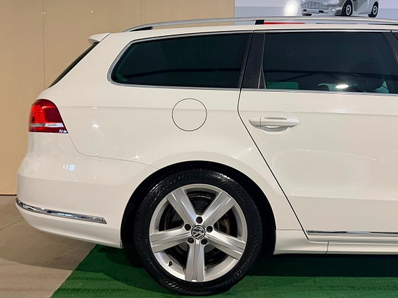 Volkswagen Passat 5 of 23