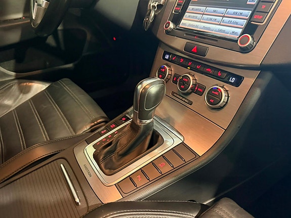 Volkswagen Passat 10 of 23