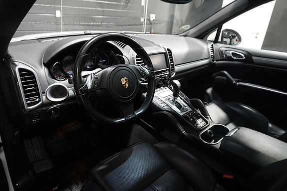 Porsche Cayenne 13 of 25