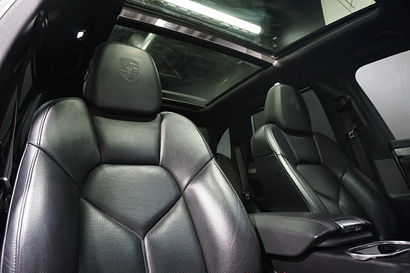 Porsche Cayenne 11 of 25