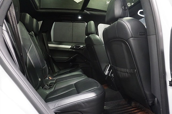 Porsche Cayenne 10 of 25