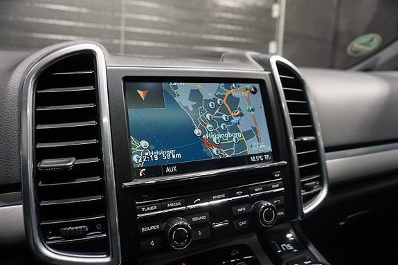 Porsche Cayenne 17 of 25
