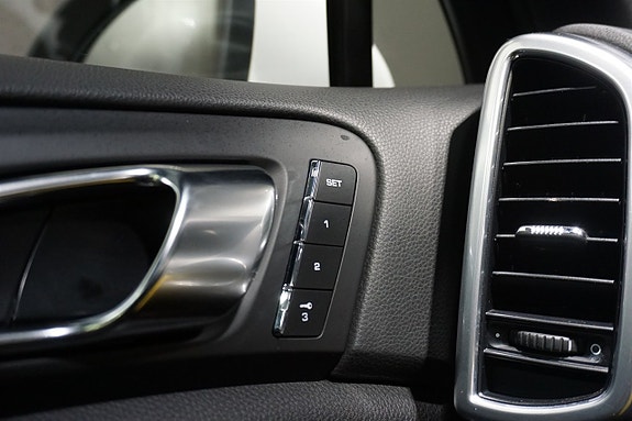 Porsche Cayenne 22 of 25