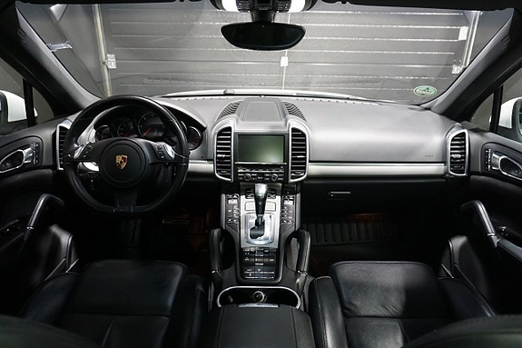 Porsche Cayenne 12 of 25