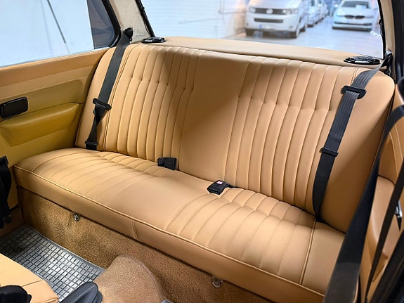 BMW 318 9 of 15