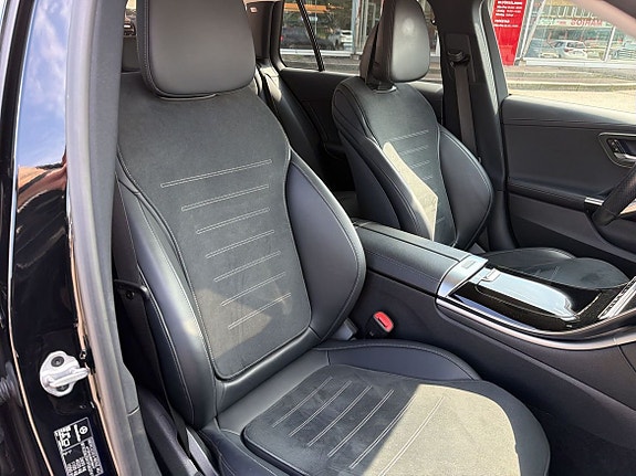 Mercedes-Benz C300 13 of 23
