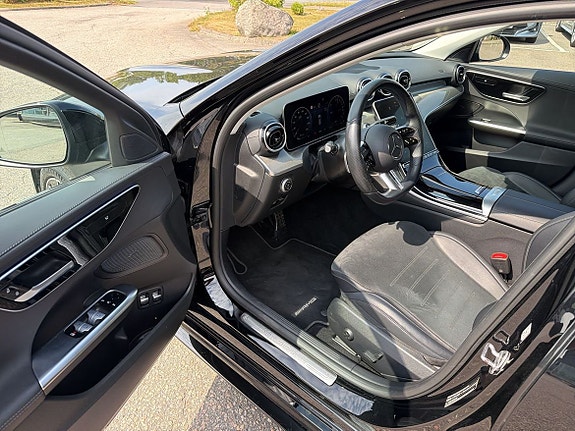 Mercedes-Benz C300 16 of 23