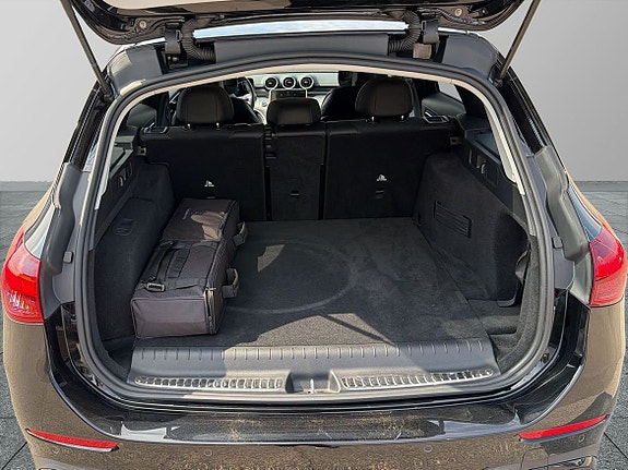 Mercedes-Benz C300 11 of 23