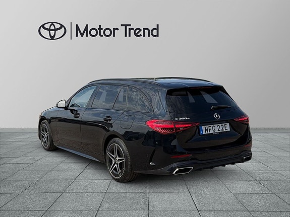 Mercedes-Benz C300 2 of 23