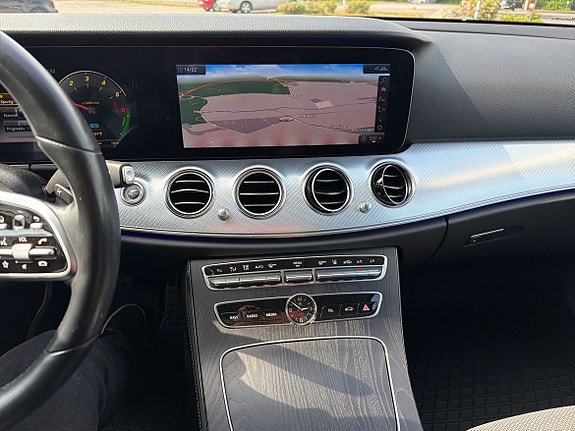 Mercedes-Benz E300 de 21 of 22