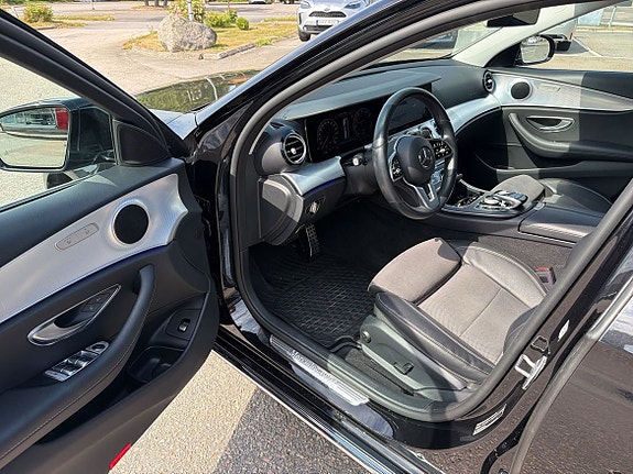Mercedes-Benz E300 de 16 of 22