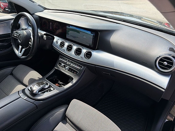 Mercedes-Benz E300 de 11 of 22
