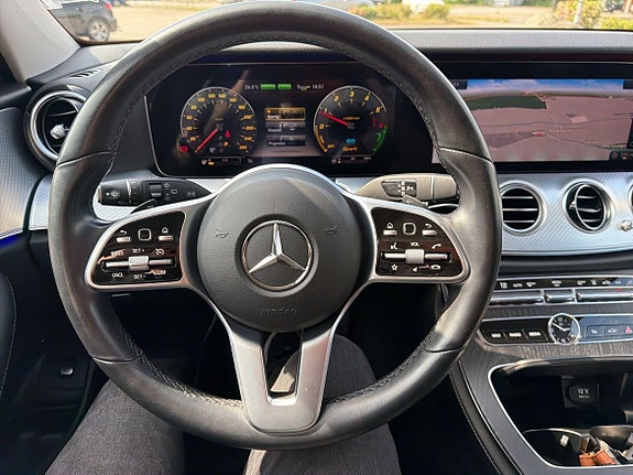 Mercedes-Benz E300 de 20 of 22