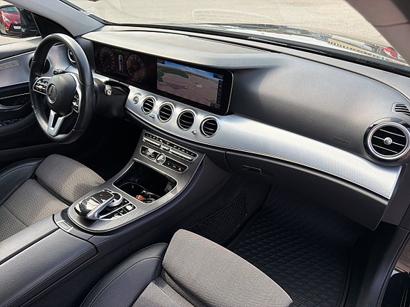 Mercedes-Benz E300 de 14 of 22