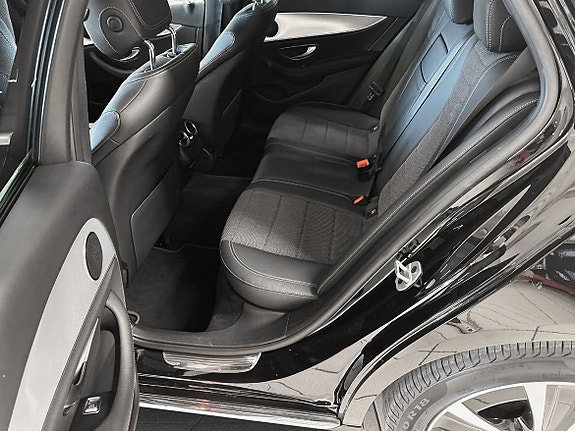 Mercedes-Benz E300 de 8 of 11