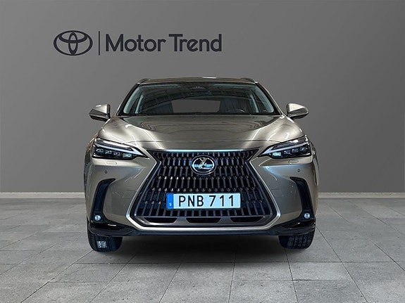 Lexus NX450h+ 5 of 5