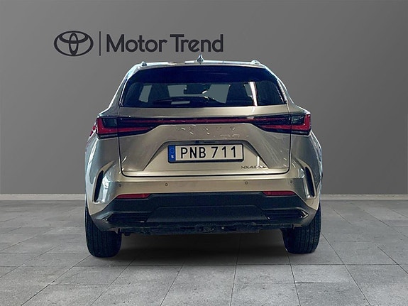 Lexus NX450h+ 4 of 5