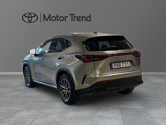 Lexus NX450h+ 2 of 5
