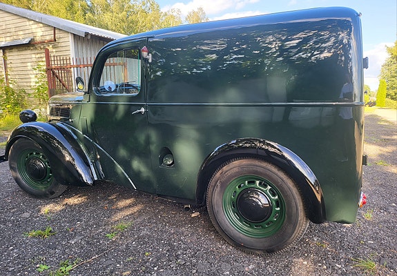 Fordson Van 3 of 12