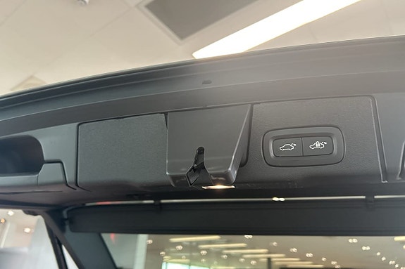 Volvo XC60 16 of 30