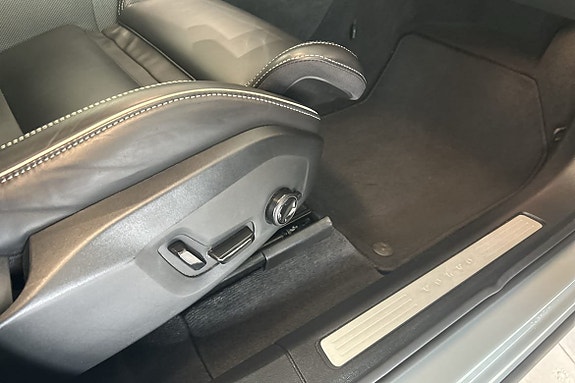 Volvo XC60 12 of 30