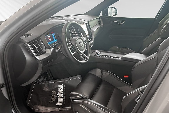 Volvo XC60 7 of 30